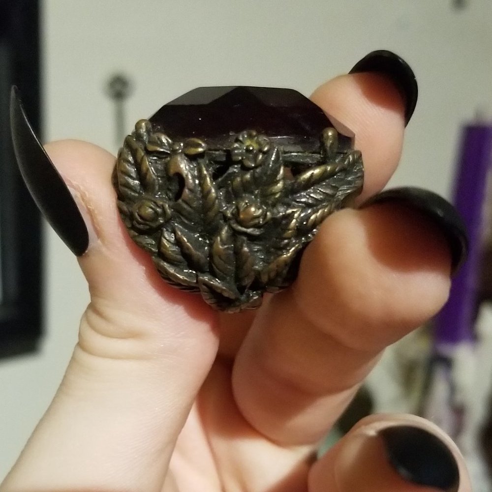 Urban Outfitters Red Gem and Bronze Foliage Ring - Picture 3 of 5